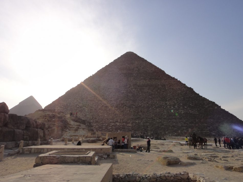 クフ王のピラミッド　カイロ　ギザ