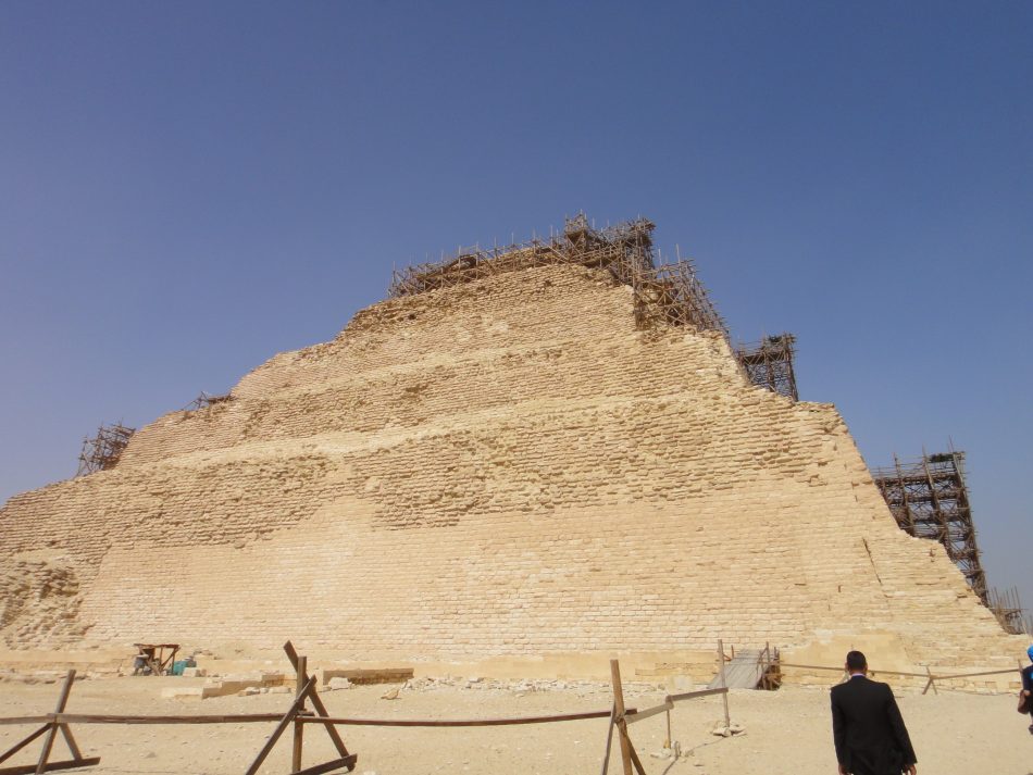階段ピラミッド　ジェセル王のピラミッド
