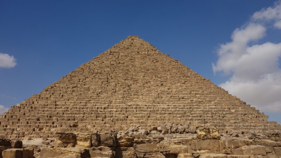 メンカウラー王のピラミッド　ギザ